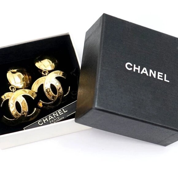 CHANEL Large CC Logos Vintage Dangle Earrings Gold Tone 94P w/Box #794-35 - Picture 6 of 6
